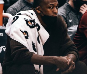 九游网页版-斯图加特训练开放日，国际比赛日强势反弹引欢呼，社区盾在即，更衣室氛围转暖