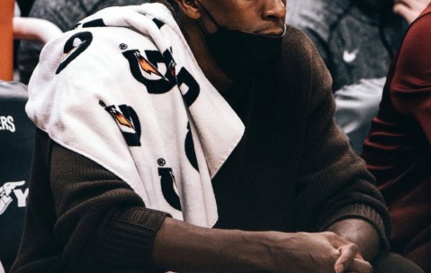 九游网页版-斯图加特训练开放日，国际比赛日强势反弹引欢呼，社区盾在即，更衣室氛围转暖